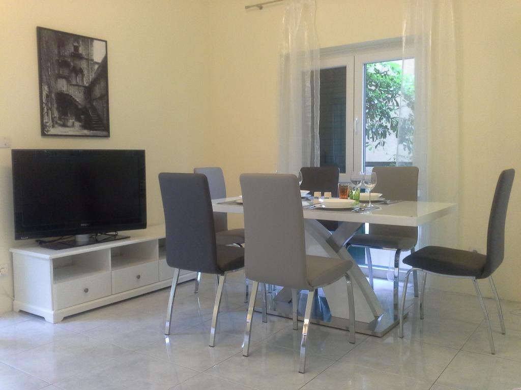 Sabina Apartments Оміш Номер фото